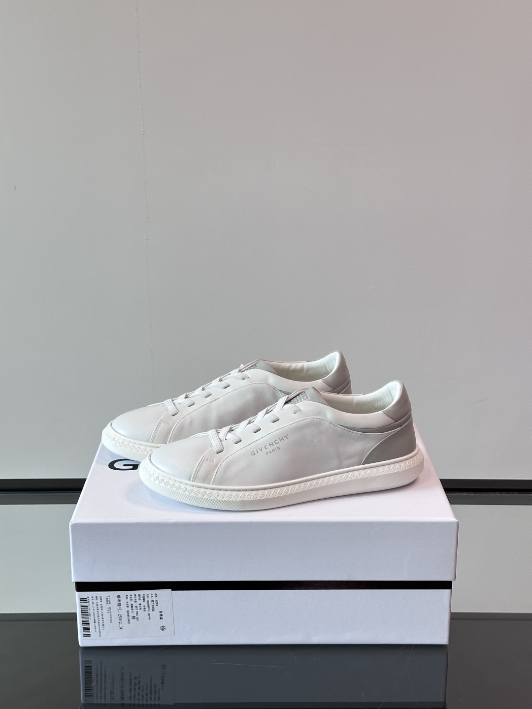 GIVENCHY/纪梵希 新款系带LOGO City运动鞋，简约时尚小白鞋，小牛皮拼接翻绒面皮革鞋面，鞋