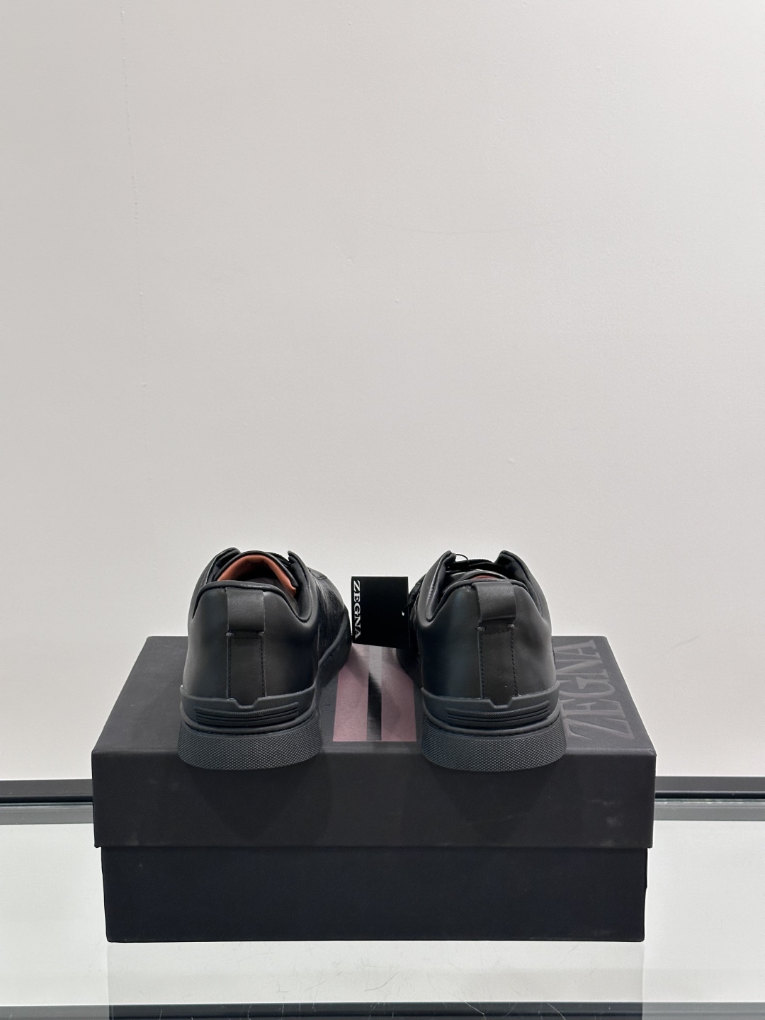ZEGNA/杰尼亚 新款男士低帮皮革运动鞋，选用进口牛皮打造，丰富的工艺细节，鞋底骆马皮革嵌饰和品牌压纹