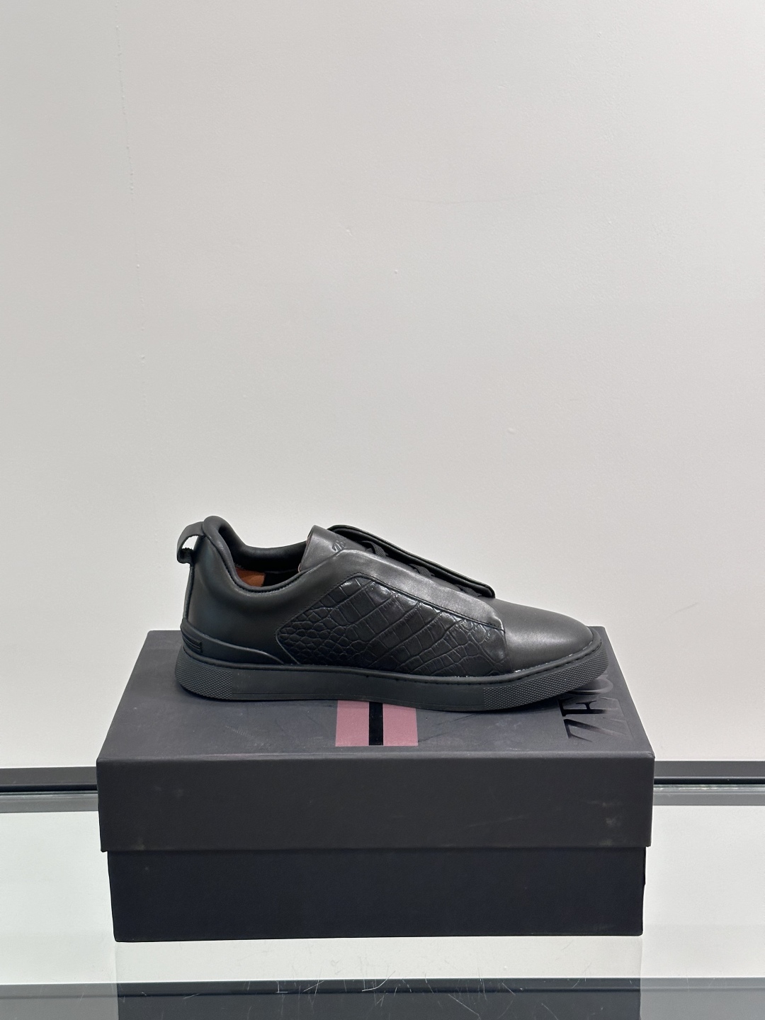 ZEGNA/杰尼亚 新款男士低帮皮革运动鞋，选用进口牛皮打造，丰富的工艺细节，鞋底骆马皮革嵌饰和品牌压纹