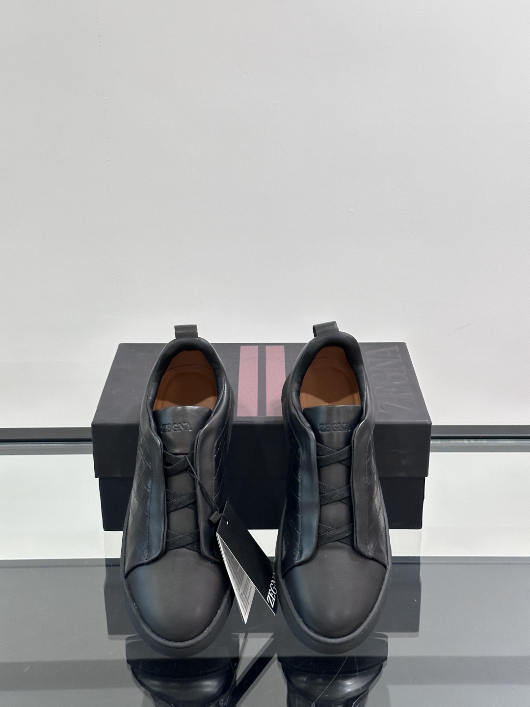 ZEGNA/杰尼亚 新款男士低帮皮革运动鞋，选用进口牛皮打造，丰富的工艺细节，鞋底骆马皮革嵌饰和品牌压纹