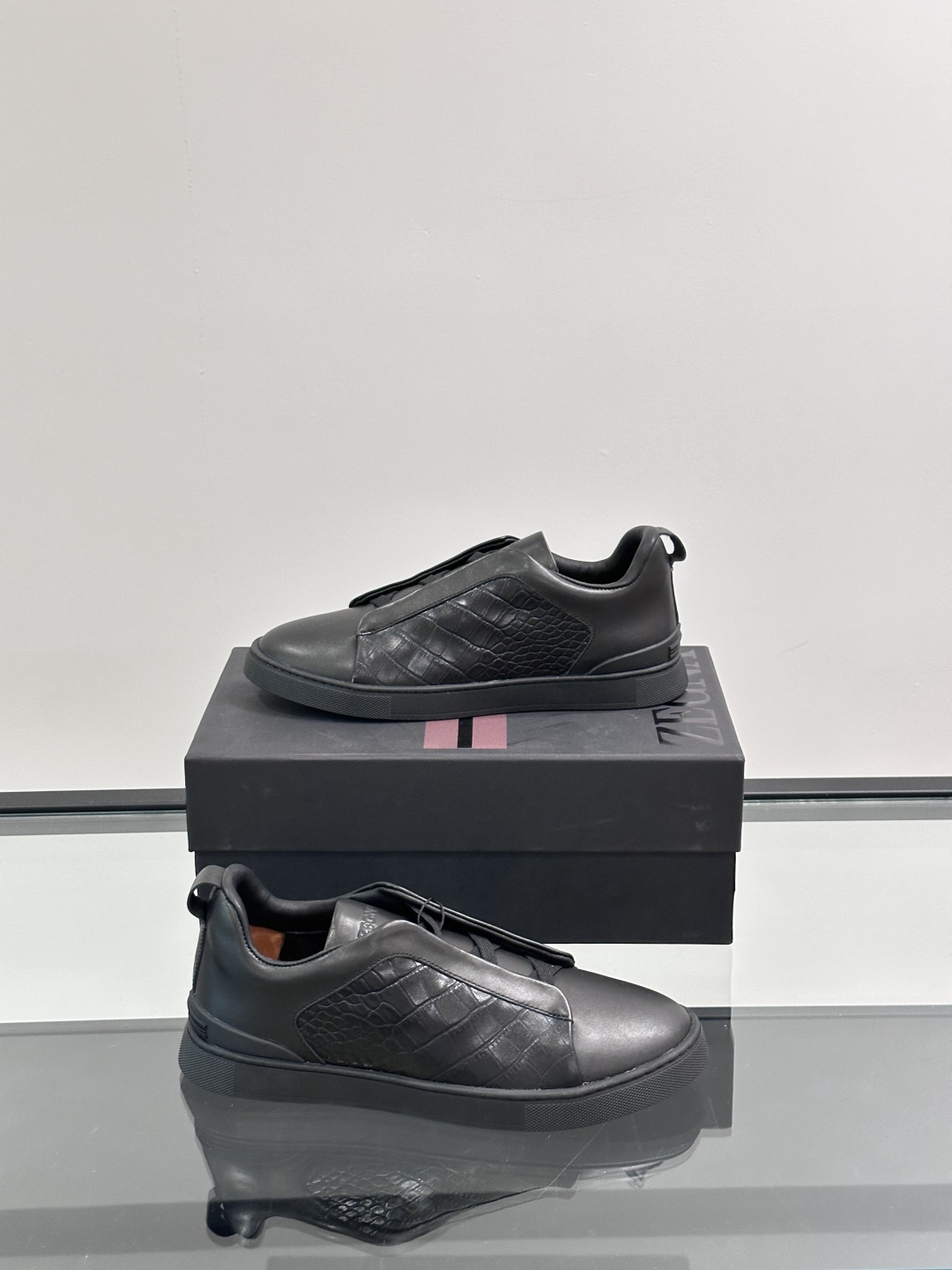 ZEGNA/杰尼亚 新款男士低帮皮革运动鞋，选用进口牛皮打造，丰富的工艺细节，鞋底骆马皮革嵌饰和品牌压纹