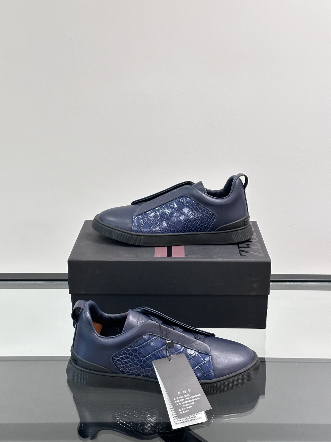 ZEGNA/杰尼亚 新款男士低帮皮革运动鞋，选用进口牛皮打造，丰富的工艺细节，鞋底骆马皮革嵌饰和品牌压纹