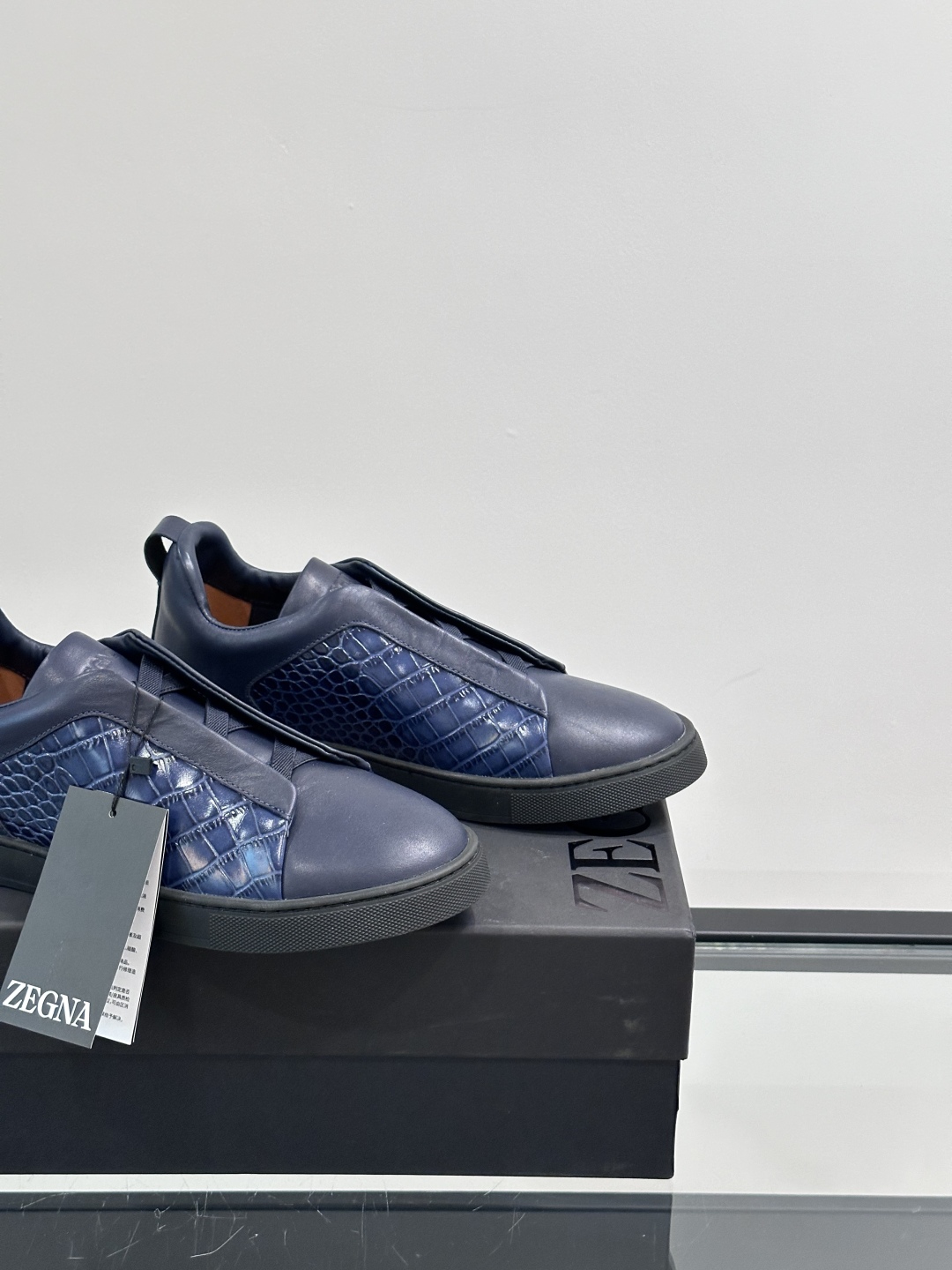 ZEGNA/杰尼亚 新款男士低帮皮革运动鞋，选用进口牛皮打造，丰富的工艺细节，鞋底骆马皮革嵌饰和品牌压纹