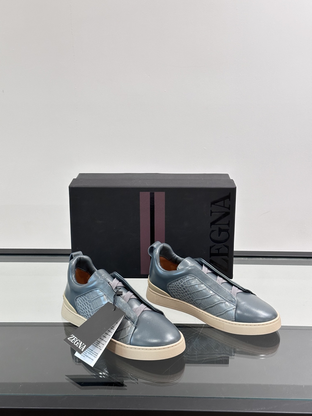 ZEGNA/杰尼亚 新款男士低帮皮革运动鞋，选用进口牛皮打造，丰富的工艺细节，鞋底骆马皮革嵌饰和品牌压纹