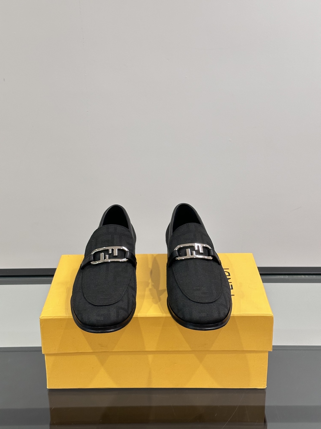 ◾️▫️Fend*～高端男士正装休闲皮鞋，高端大气，私家开模定制原版品牌五金扣装饰，小牛皮透气内里，原版