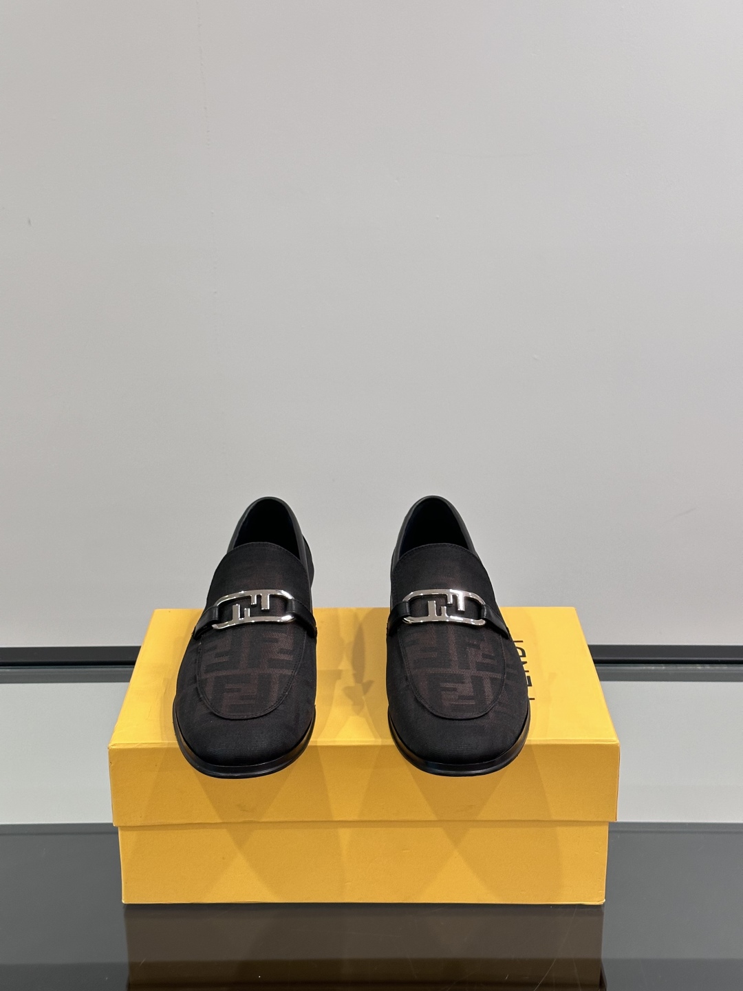 ◾️▫️Fend*～高端男士正装休闲皮鞋，高端大气，私家开模定制原版品牌五金扣装饰，小牛皮透气内里，原版