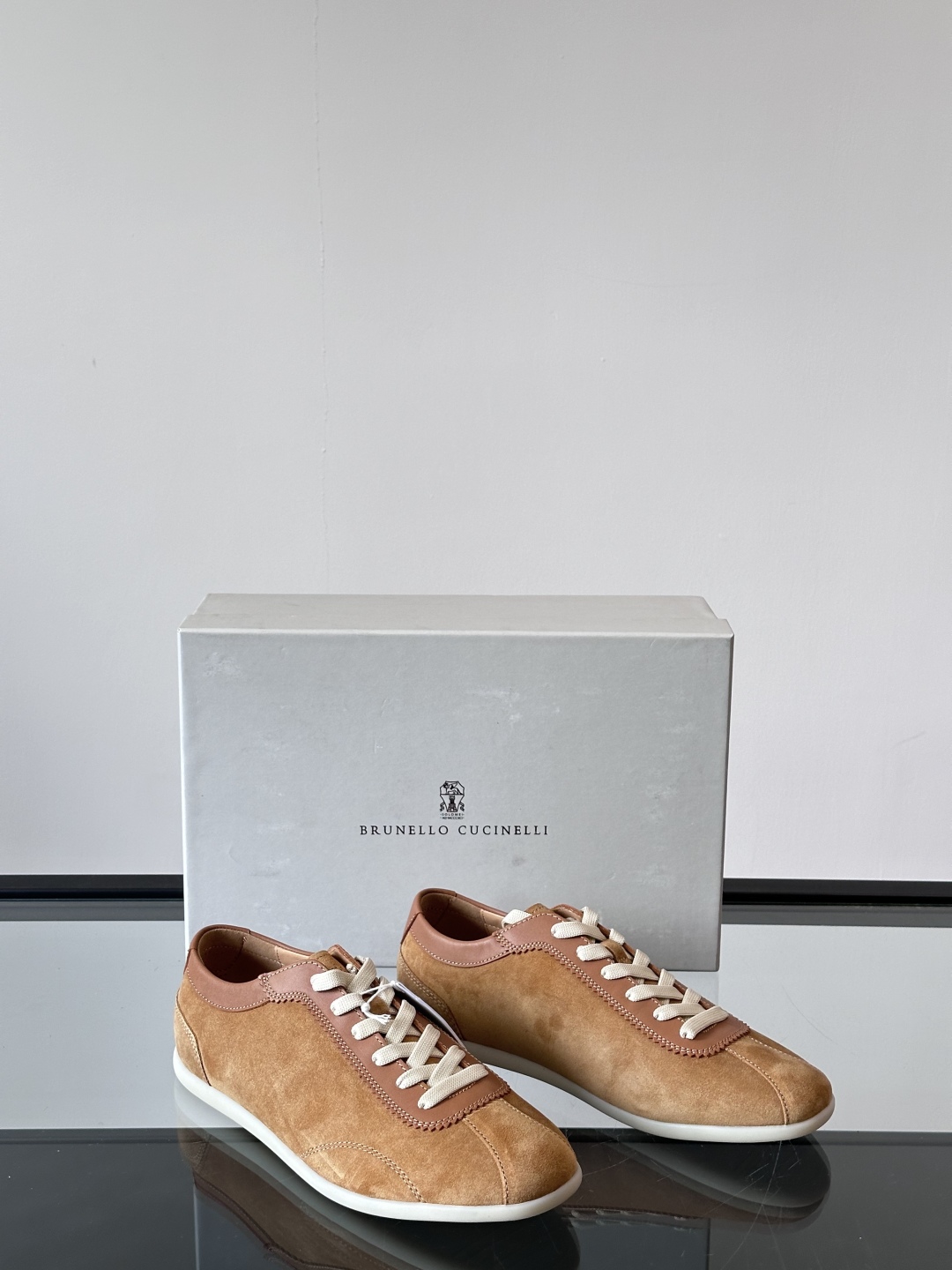 Brunello Cucinelli 老钱风意大利顶奢休闲男鞋，面料采用意大利进口翻毛牛皮，立体感和亲肤