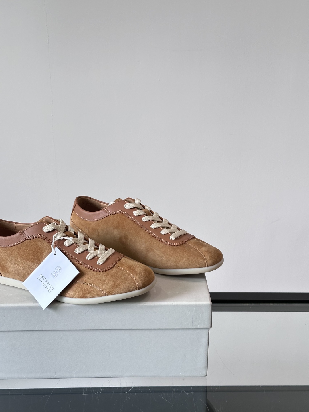 Brunello Cucinelli 老钱风意大利顶奢休闲男鞋，面料采用意大利进口翻毛牛皮，立体感和亲肤