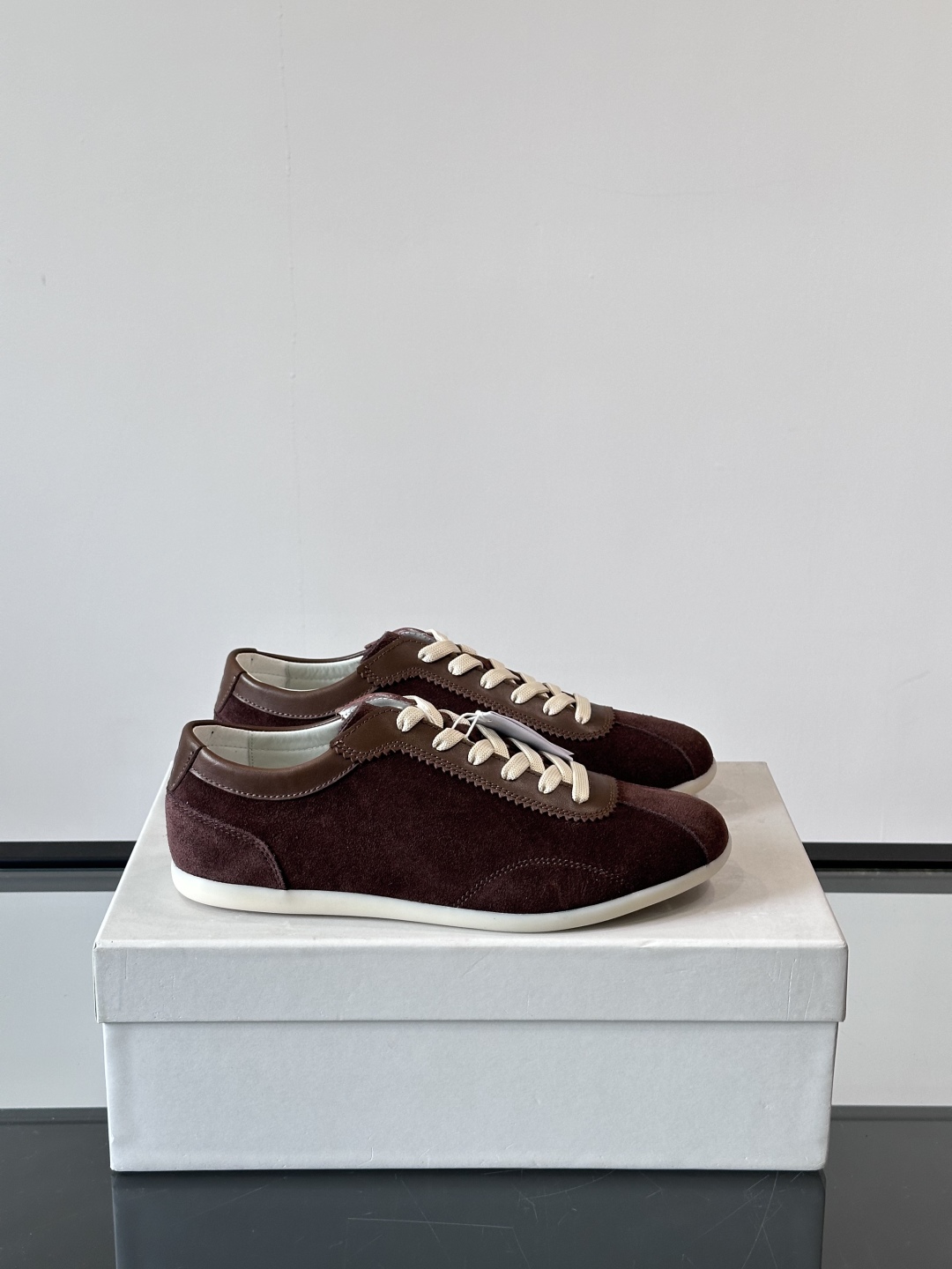 Brunello Cucinelli 老钱风意大利顶奢休闲男鞋，面料采用意大利进口翻毛牛皮，立体感和亲肤