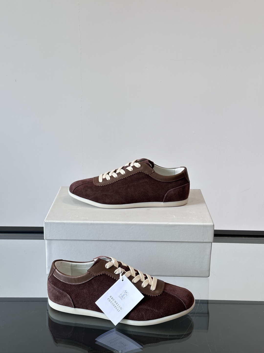 Brunello Cucinelli 老钱风意大利顶奢休闲男鞋，面料采用意大利进口翻毛牛皮，立体感和亲肤