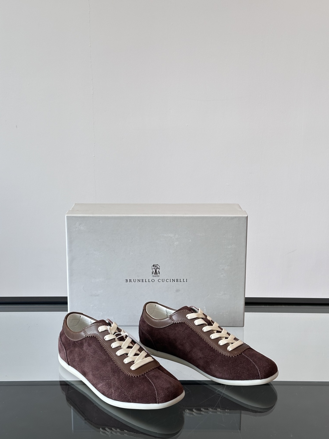 Brunello Cucinelli 老钱风意大利顶奢休闲男鞋，面料采用意大利进口翻毛牛皮，立体感和亲肤