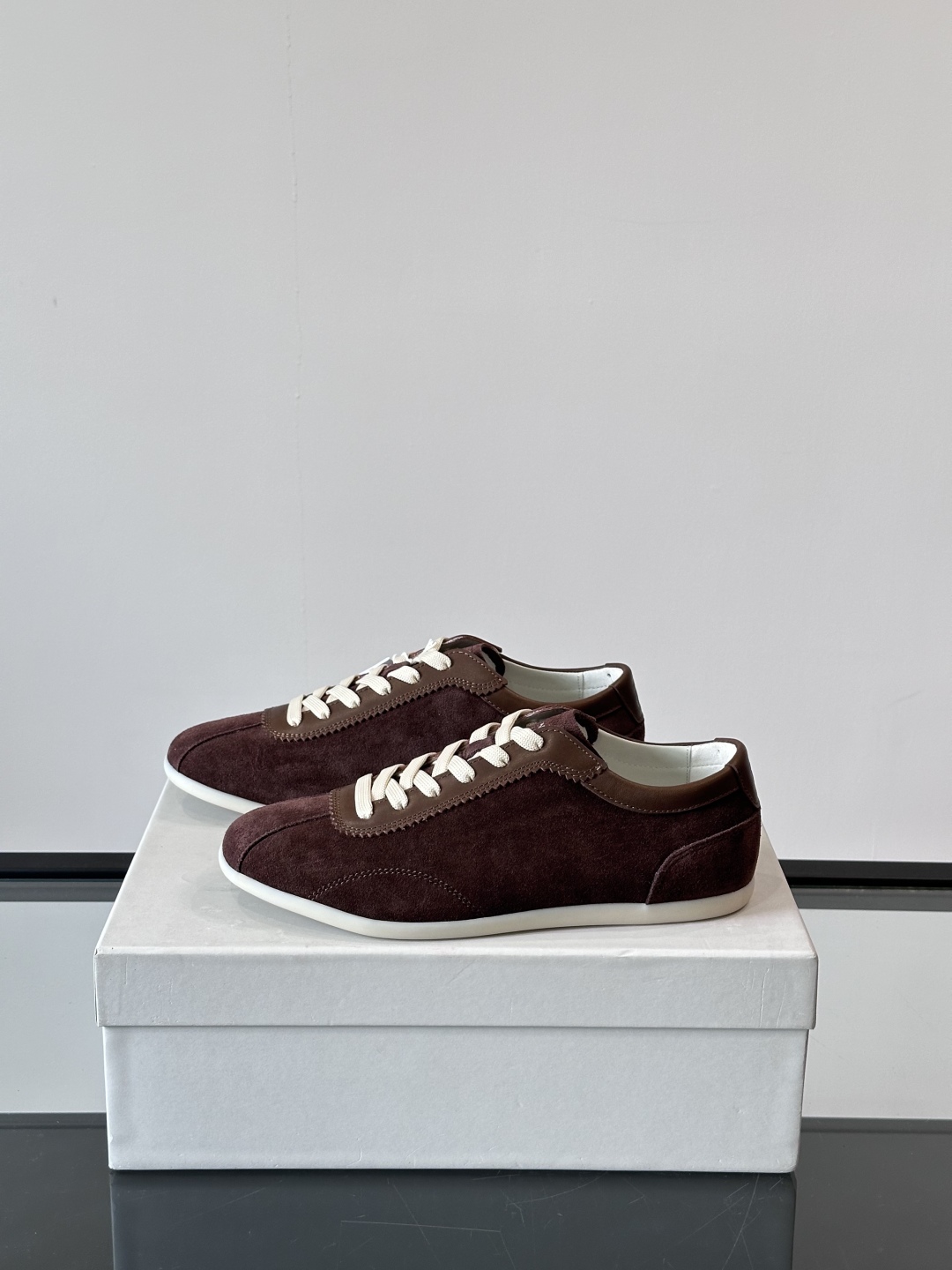 Brunello Cucinelli 老钱风意大利顶奢休闲男鞋，面料采用意大利进口翻毛牛皮，立体感和亲肤