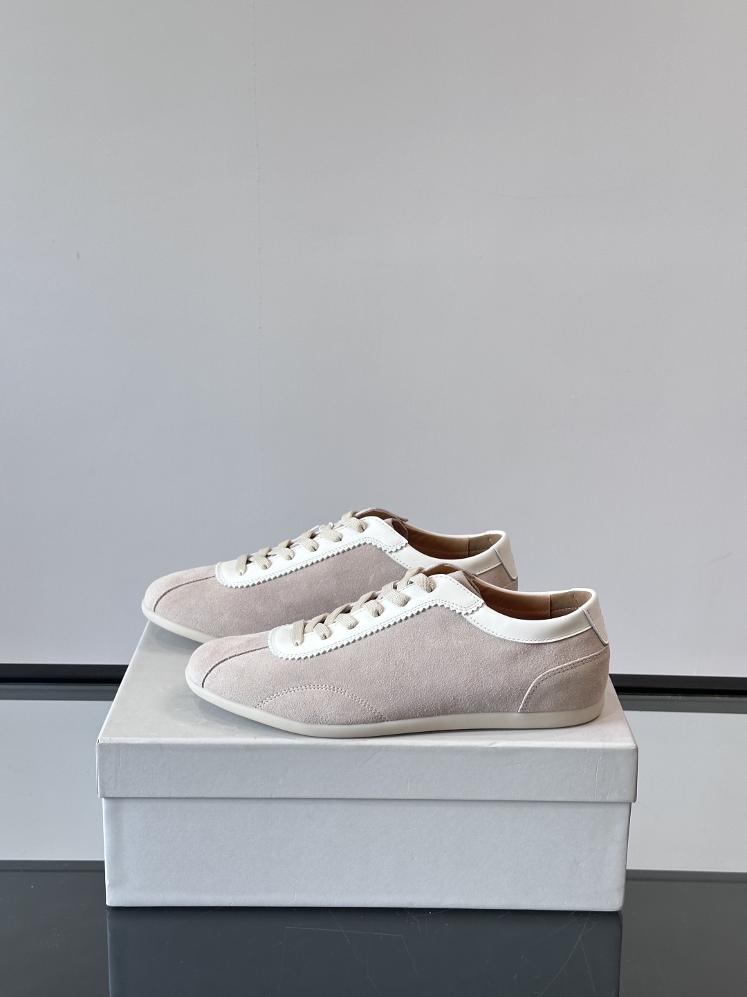 Brunello Cucinelli 老钱风意大利顶奢休闲男鞋，面料采用意大利进口翻毛牛皮，立体感和亲肤