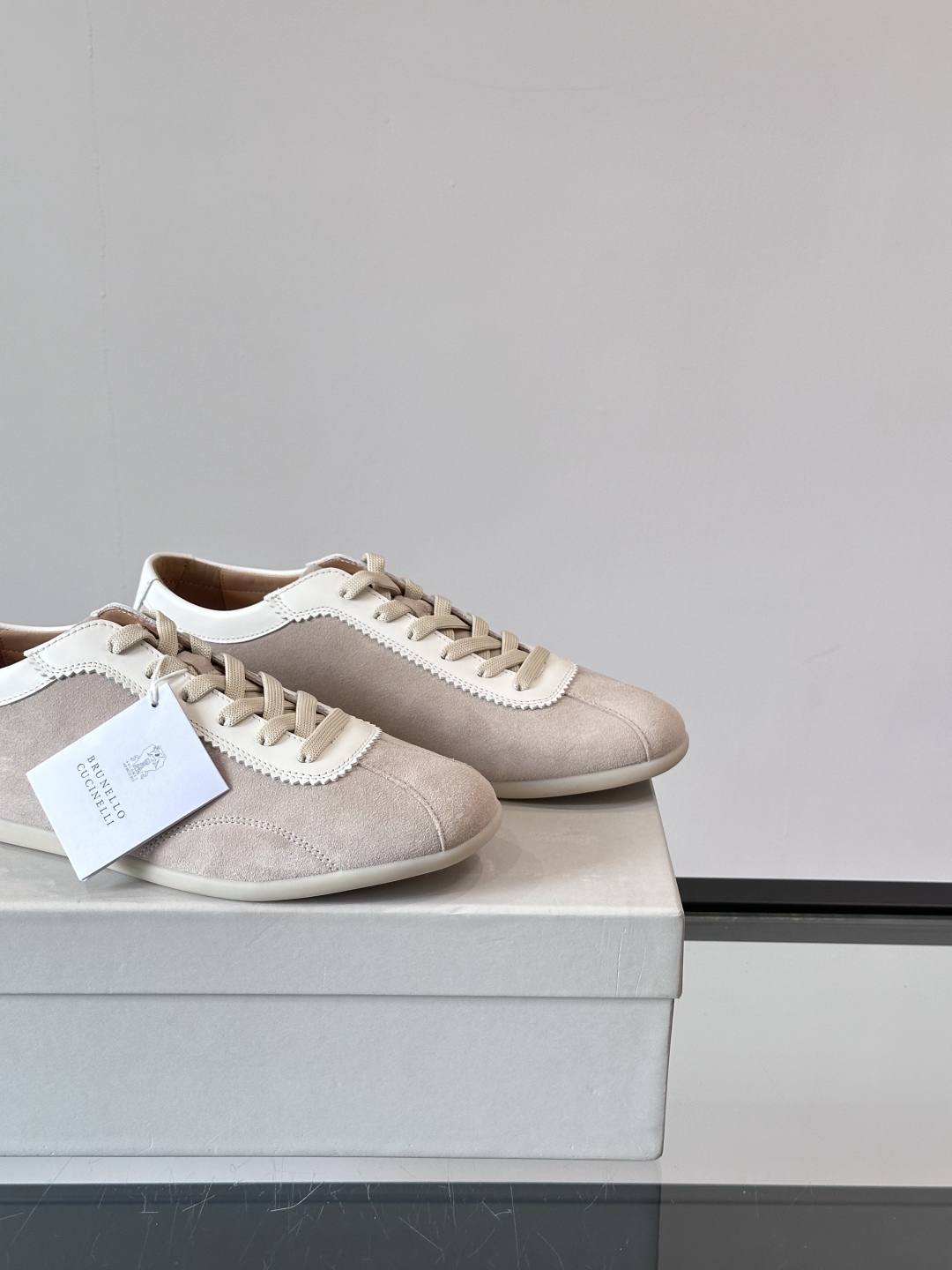 Brunello Cucinelli 老钱风意大利顶奢休闲男鞋，面料采用意大利进口翻毛牛皮，立体感和亲肤