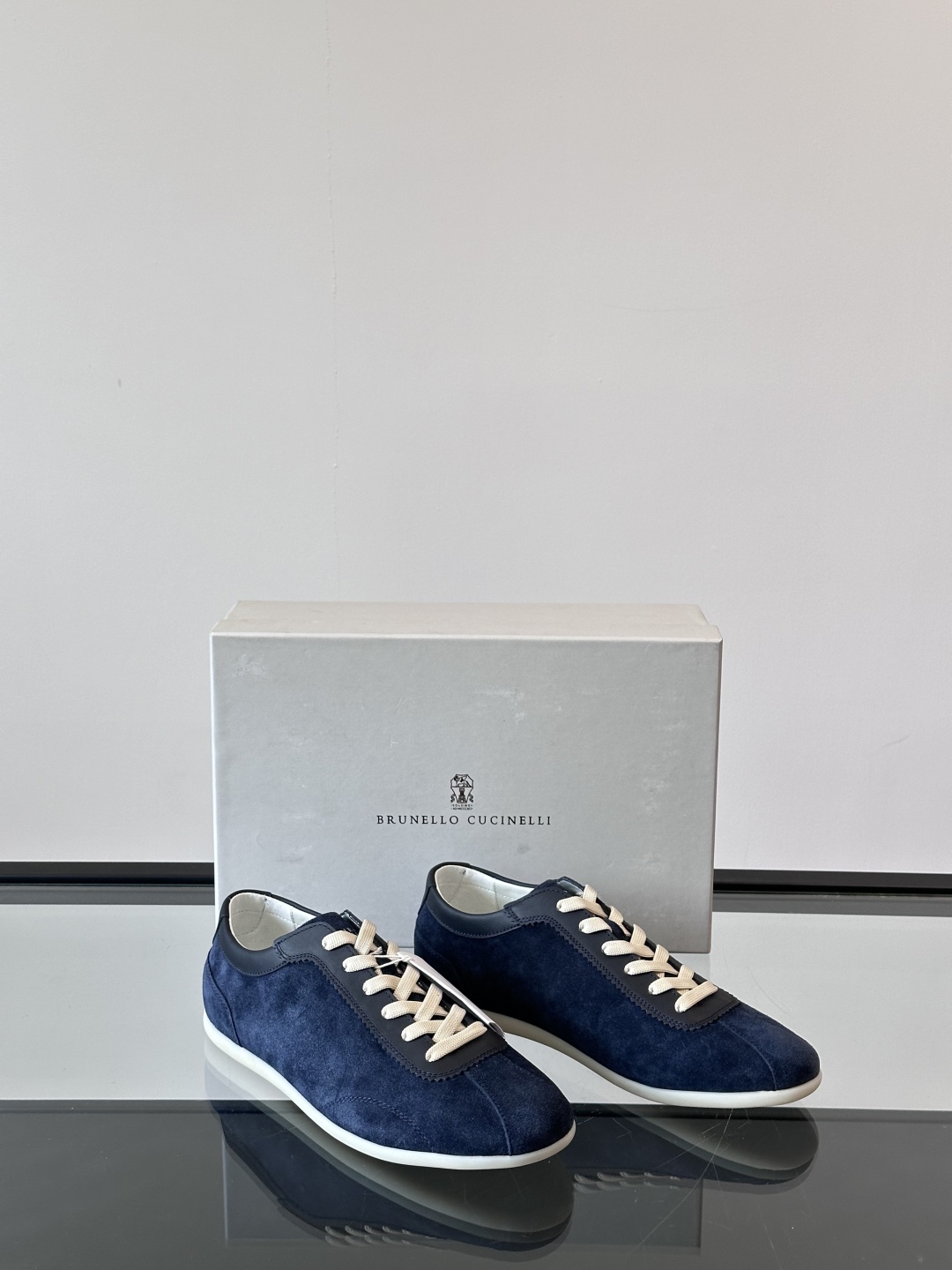 Brunello Cucinelli 老钱风意大利顶奢休闲男鞋，面料采用意大利进口翻毛牛皮，立体感和亲肤