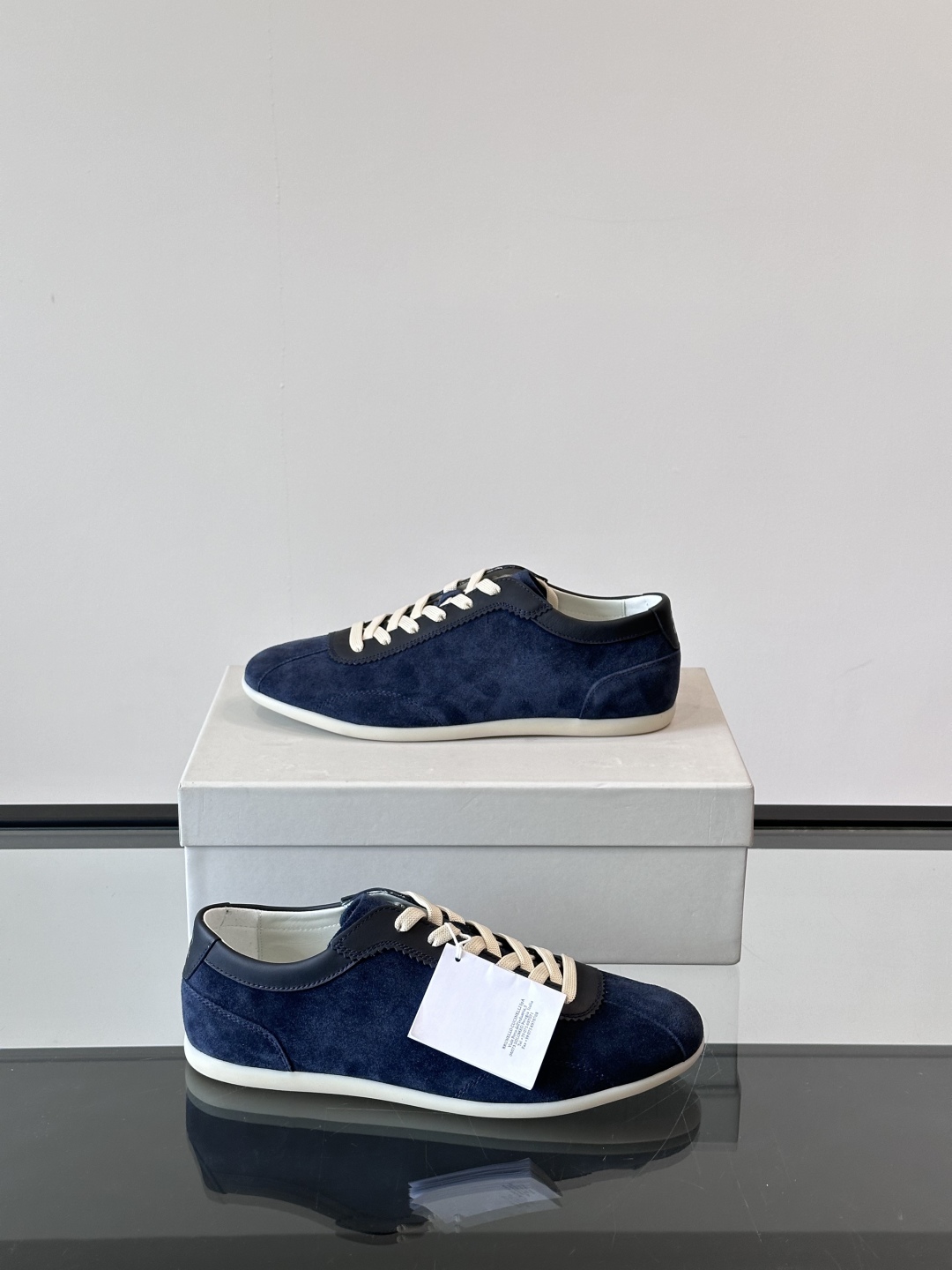 Brunello Cucinelli 老钱风意大利顶奢休闲男鞋，面料采用意大利进口翻毛牛皮，立体感和亲肤