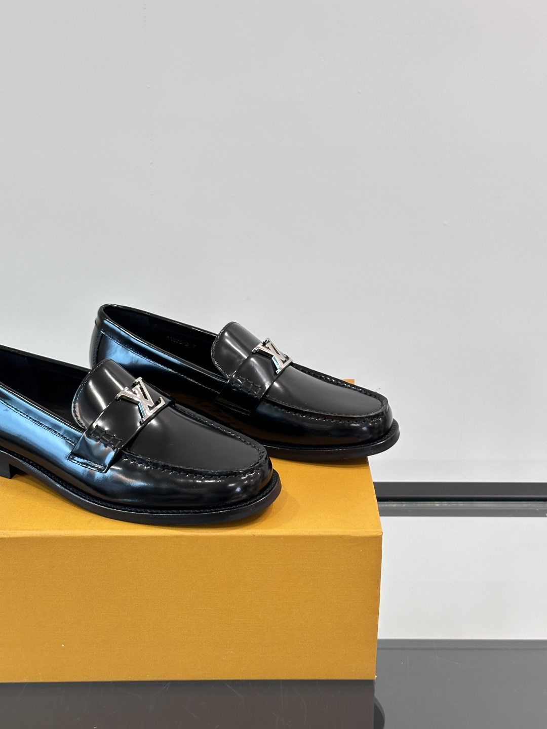 L.v 高端男士正装休闲皮鞋 经典款 インポート牛皮製