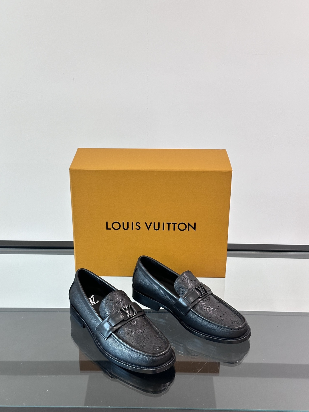 L.v 高端男士正装休闲皮鞋 进口牛皮製 真皮大底