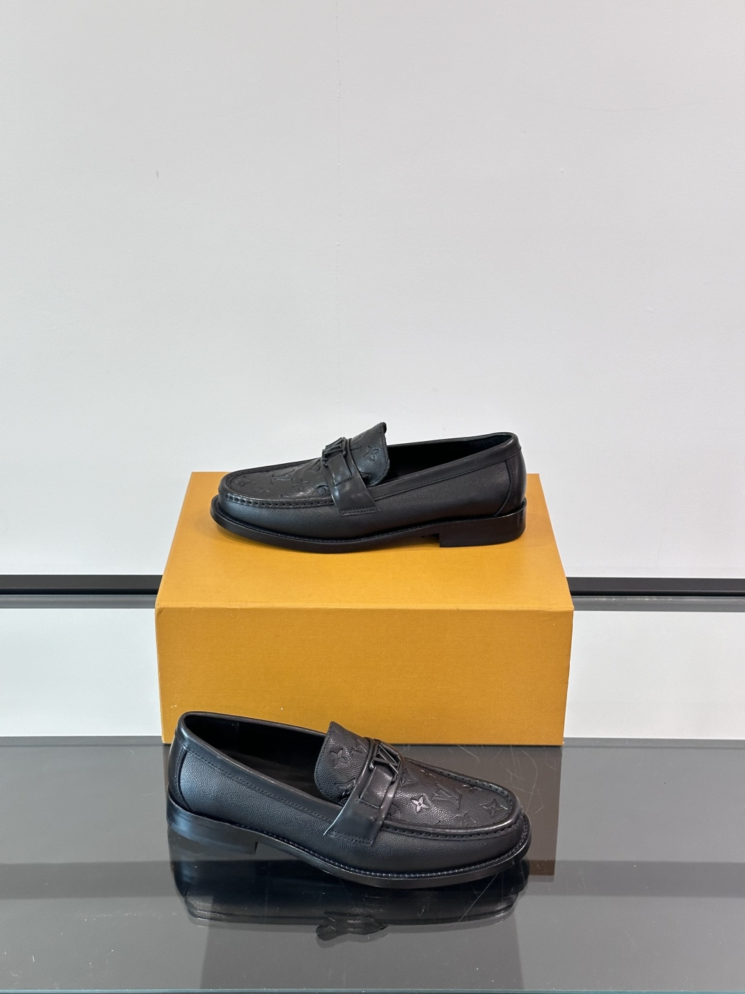 L.v 高端男士正装休闲皮鞋 进口牛皮製 真皮大底