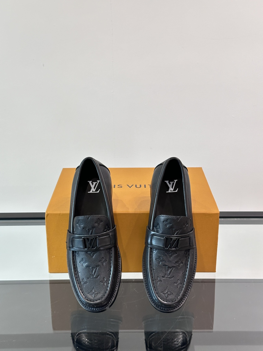 L.v 高端男士正装休闲皮鞋 进口牛皮製 真皮大底