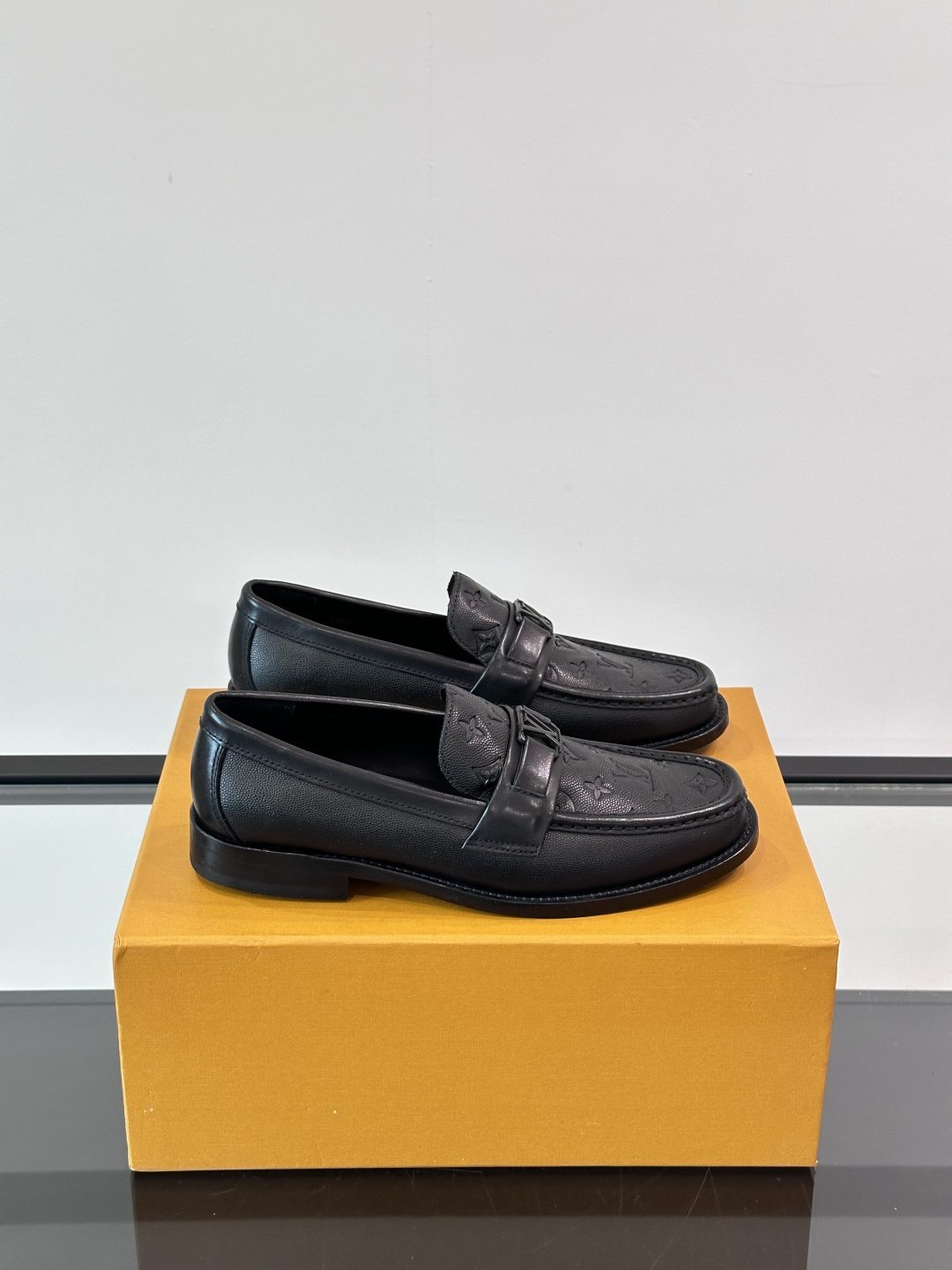 L.v 高端男士正装休闲皮鞋 进口牛皮製 真皮大底