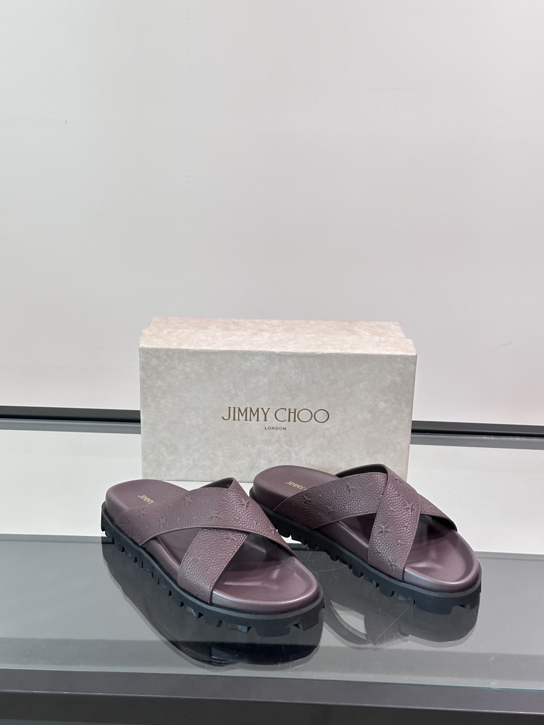 JIMMY CHOO新款🆕高端男士拖鞋🩴，高端精品，原版牛皮材质，精细做工，鞋底超软，休闲宽松舒适型，夏