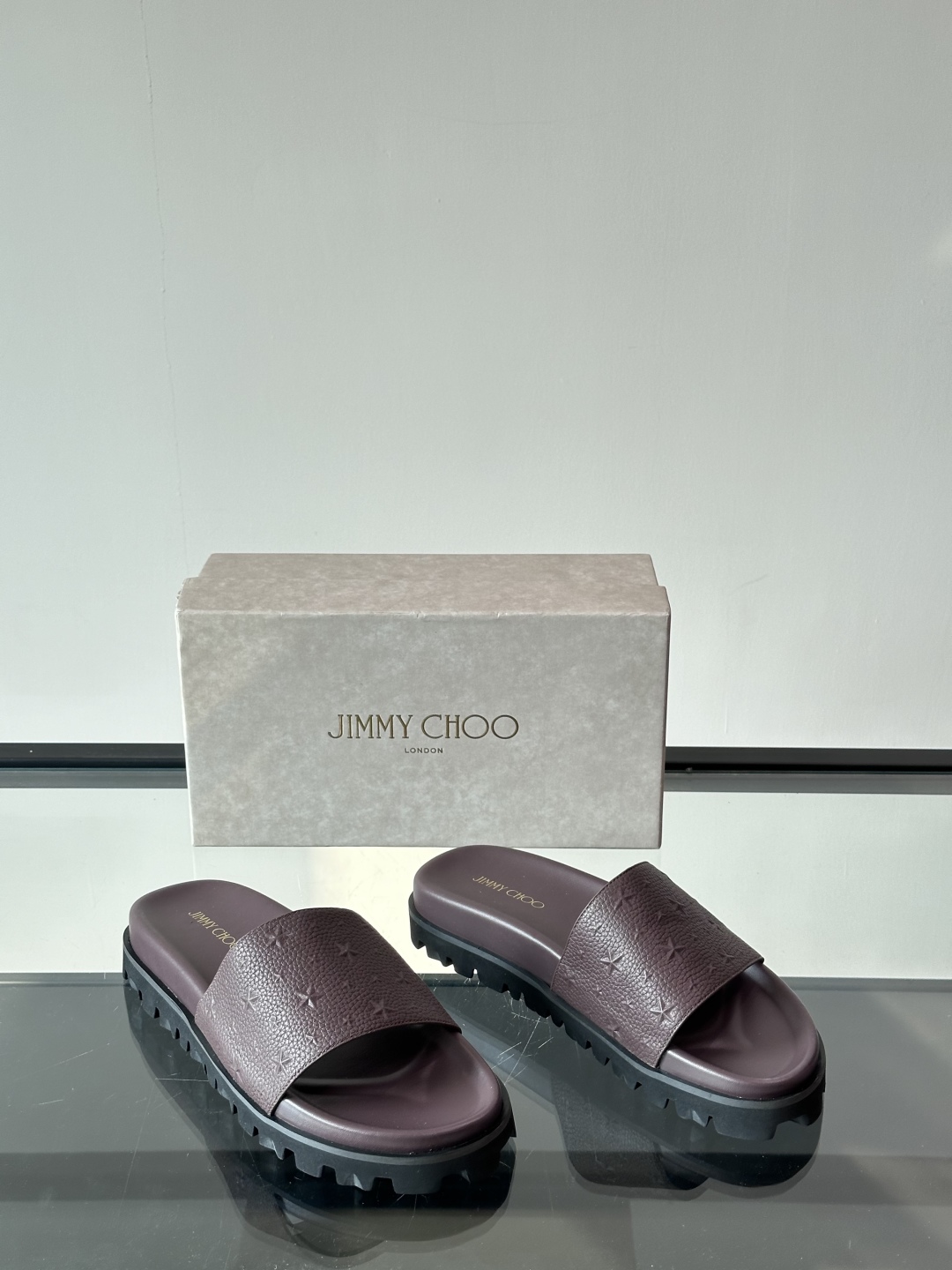 JIMMY CHOO新款🆕高端男士拖鞋🩴，高端精品，原版牛皮材质，精细做工，鞋底超软，休闲宽松舒适型，夏