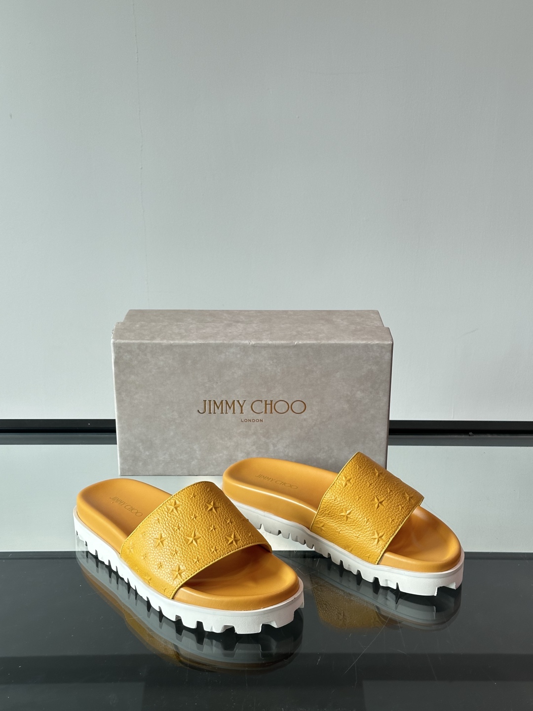JIMMY CHOO新款🆕高端男士拖鞋🩴，高端精品，原版牛皮材质，精细做工，鞋底超软，休闲宽松舒适型，夏