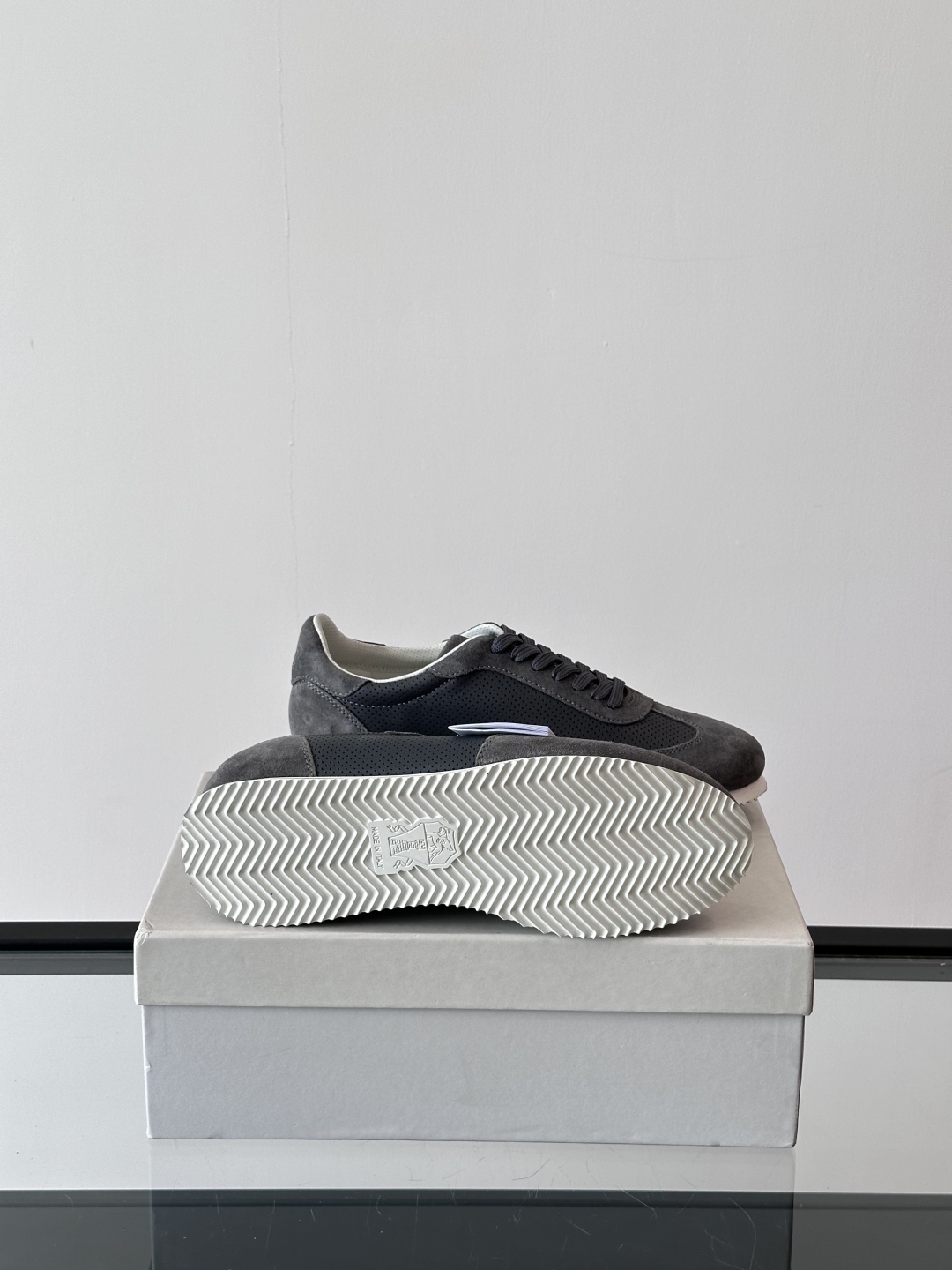 Brunello Cucinelli 春夏新款拼色运动板男鞋 此款运动鞋面料采用意大利进口高丝光水洗翻毛