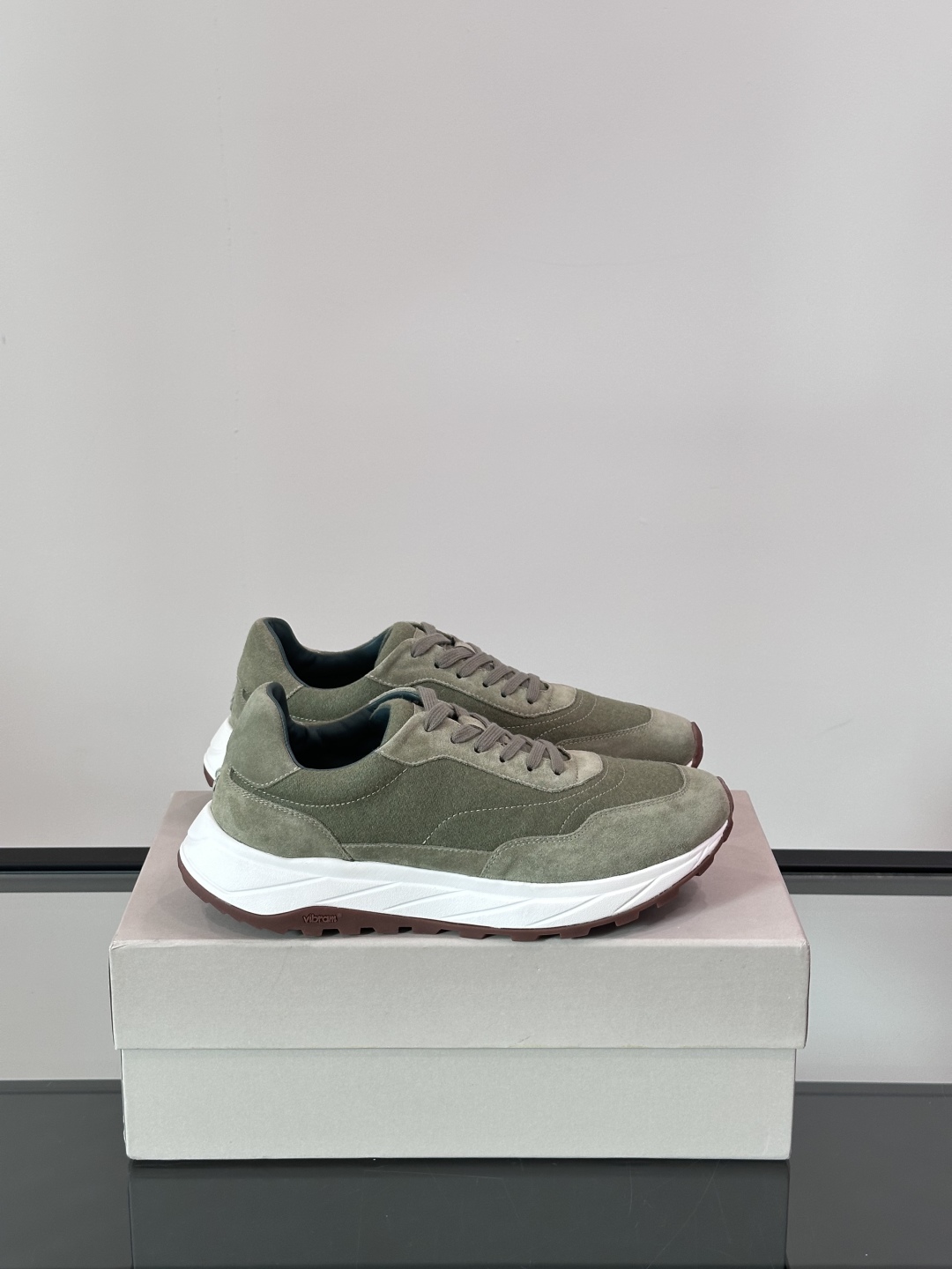 Henderson意大利品牌休闲运动鞋👟，Henderson的鞋履不仅舒适，还超级百搭。无论是职场、约会