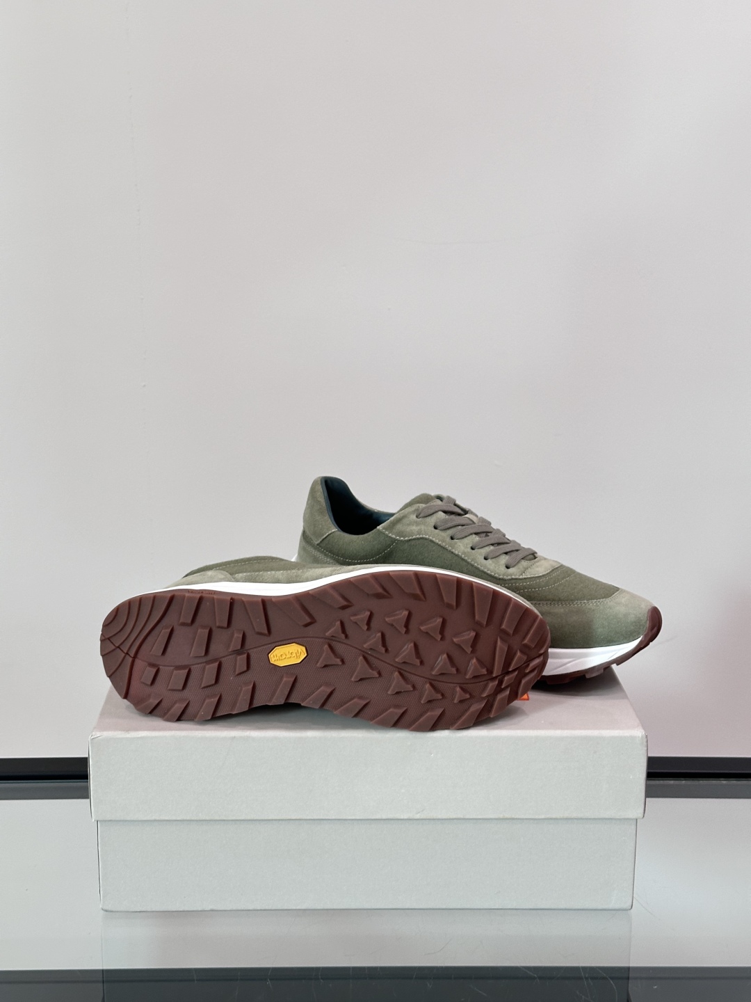 Henderson意大利品牌休闲运动鞋👟，Henderson的鞋履不仅舒适，还超级百搭。无论是职场、约会