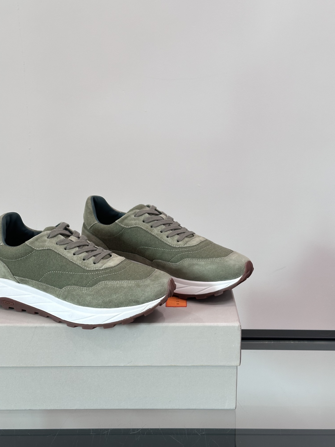 Henderson意大利品牌休闲运动鞋👟，Henderson的鞋履不仅舒适，还超级百搭。无论是职场、约会