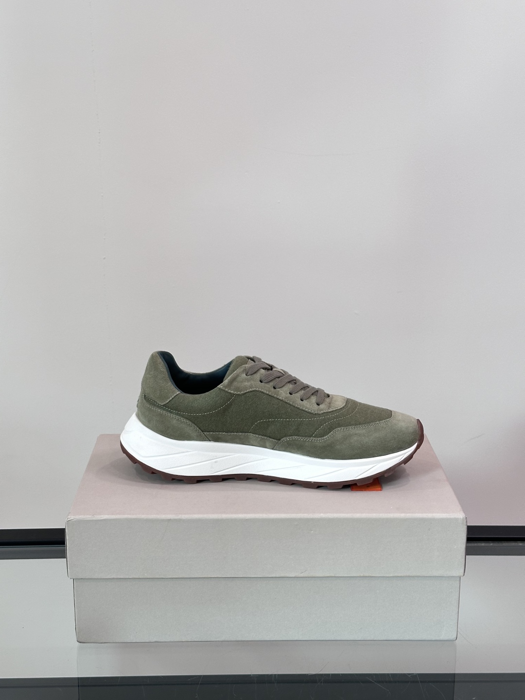 Henderson意大利品牌休闲运动鞋👟，Henderson的鞋履不仅舒适，还超级百搭。无论是职场、约会