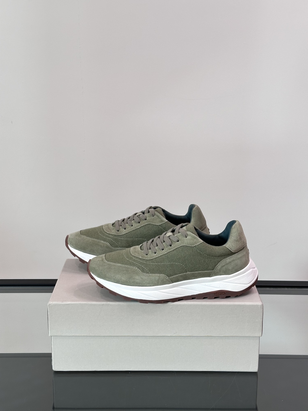 Henderson意大利品牌休闲运动鞋👟，Henderson的鞋履不仅舒适，还超级百搭。无论是职场、约会