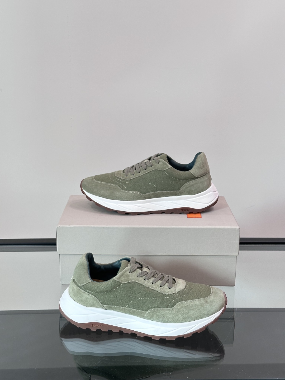 Henderson意大利品牌休闲运动鞋👟，Henderson的鞋履不仅舒适，还超级百搭。无论是职场、约会