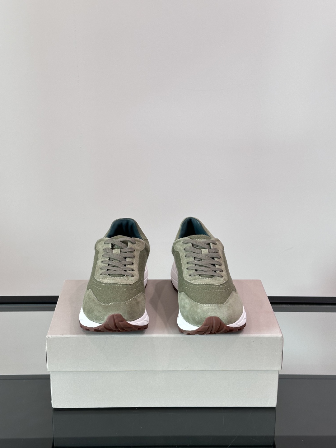 Henderson意大利品牌休闲运动鞋👟，Henderson的鞋履不仅舒适，还超级百搭。无论是职场、约会