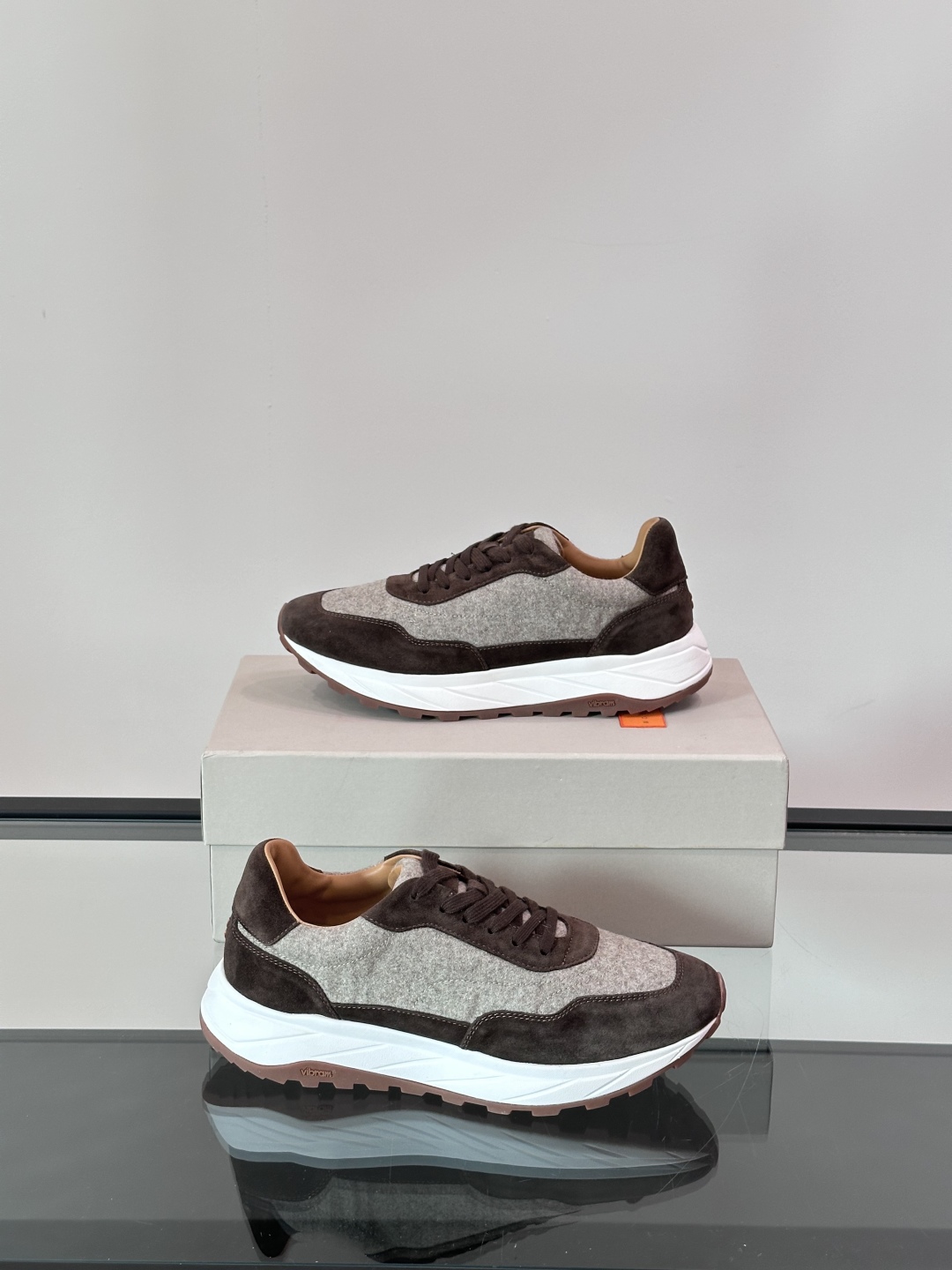 Henderson意大利品牌休闲运动鞋👟，Henderson的鞋履不仅舒适，还超级百搭。无论是职场、约会