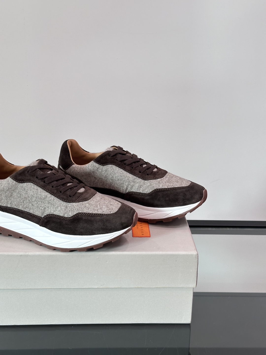 Henderson意大利品牌休闲运动鞋👟，Henderson的鞋履不仅舒适，还超级百搭。无论是职场、约会