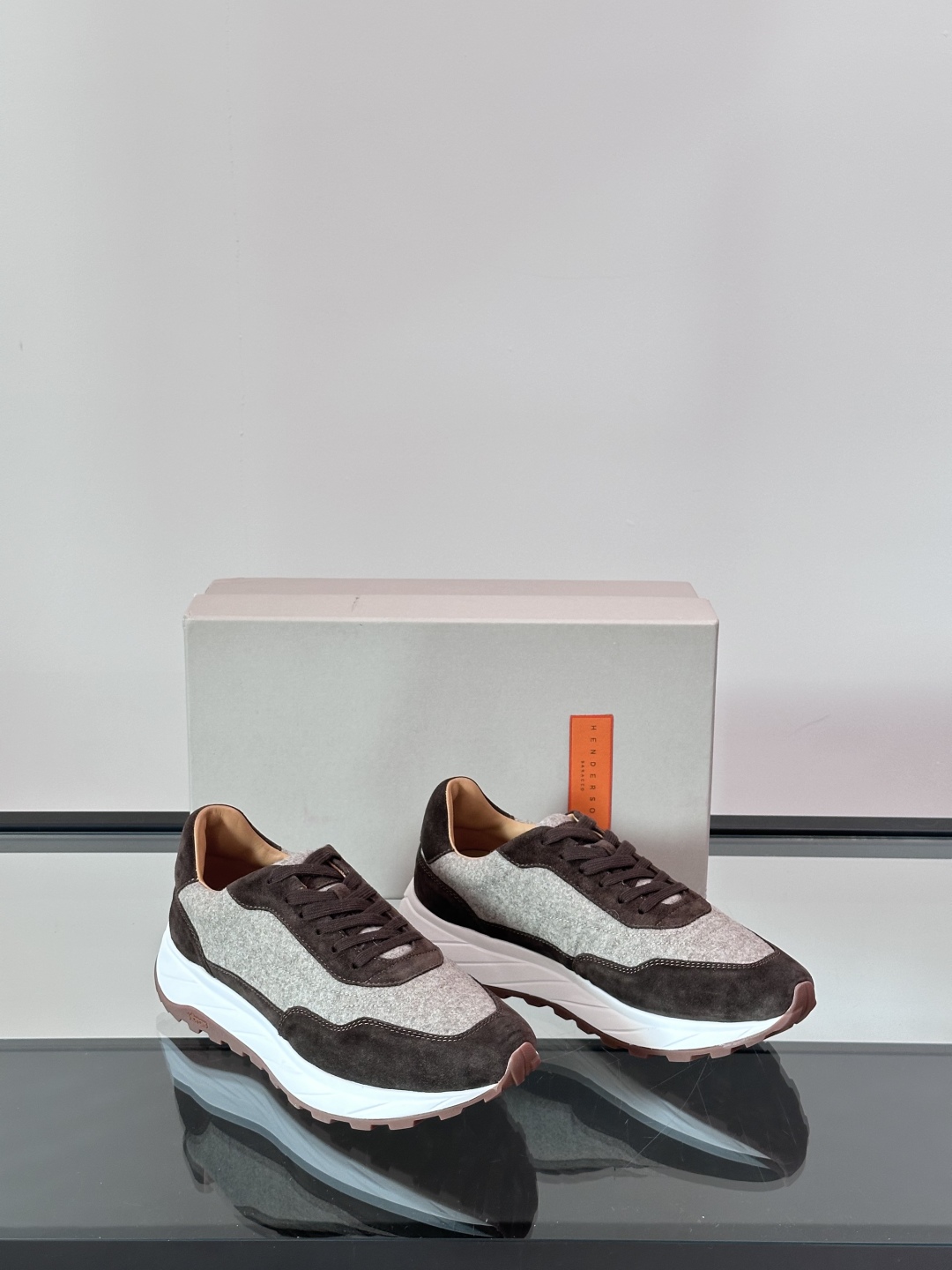 Henderson意大利品牌休闲运动鞋👟，Henderson的鞋履不仅舒适，还超级百搭。无论是职场、约会