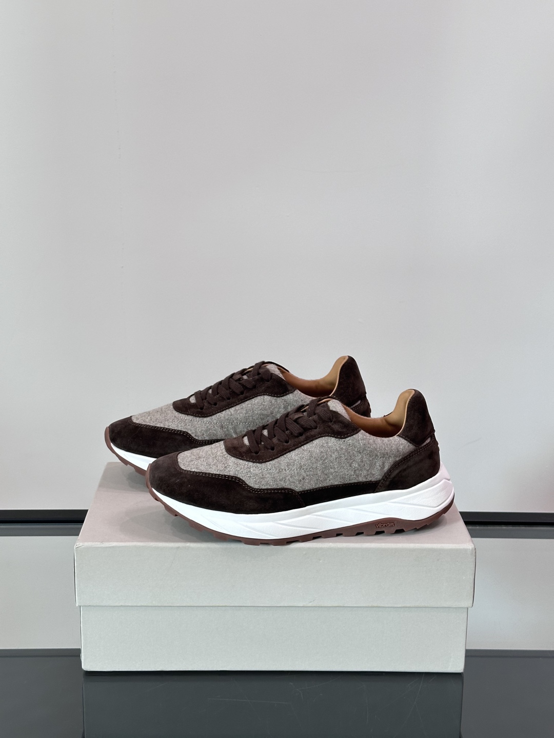 Henderson意大利品牌休闲运动鞋👟，Henderson的鞋履不仅舒适，还超级百搭。无论是职场、约会