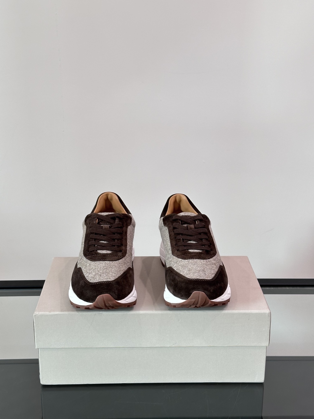 Henderson意大利品牌休闲运动鞋👟，Henderson的鞋履不仅舒适，还超级百搭。无论是职场、约会