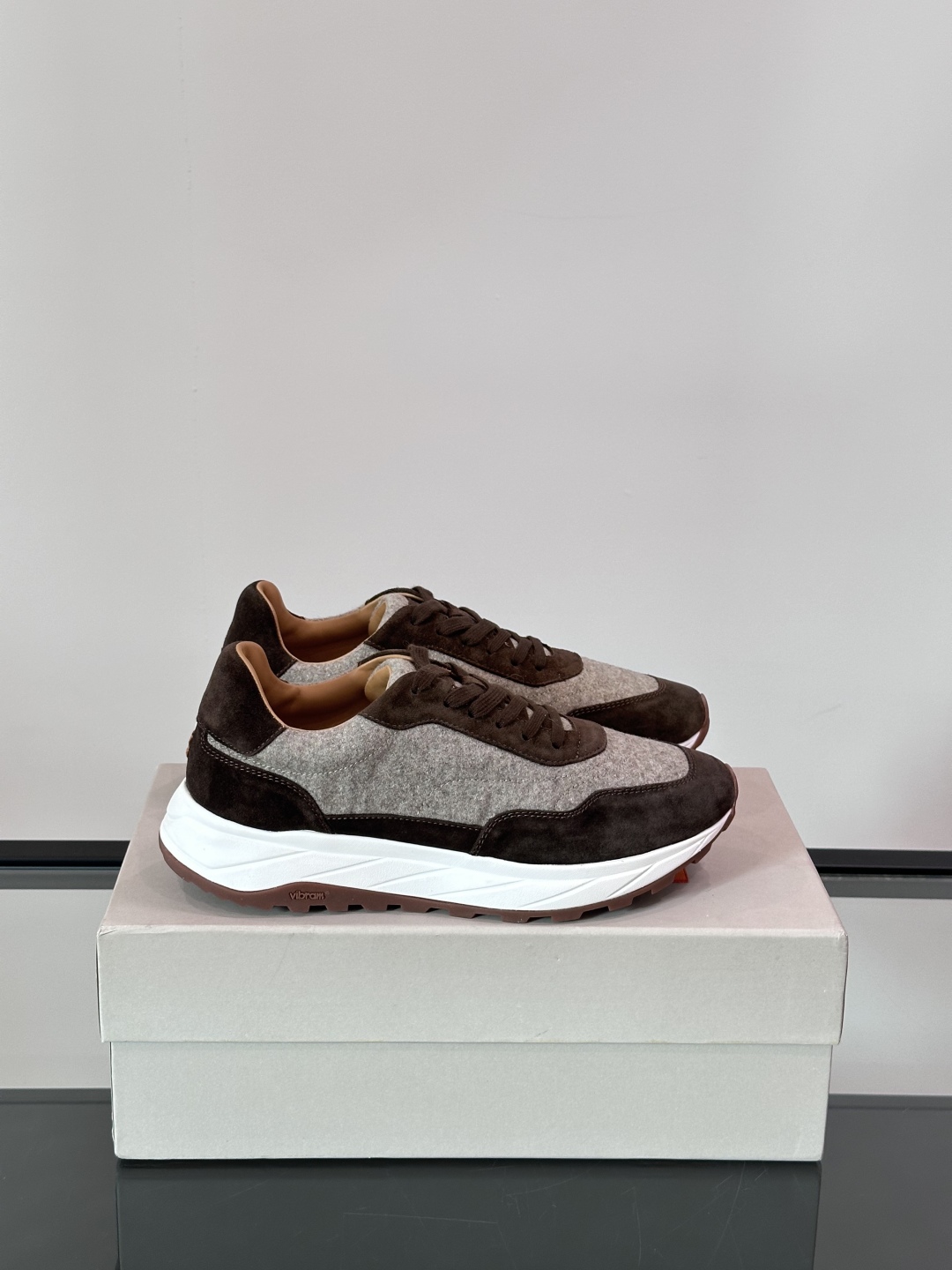 Henderson意大利品牌休闲运动鞋👟，Henderson的鞋履不仅舒适，还超级百搭。无论是职场、约会