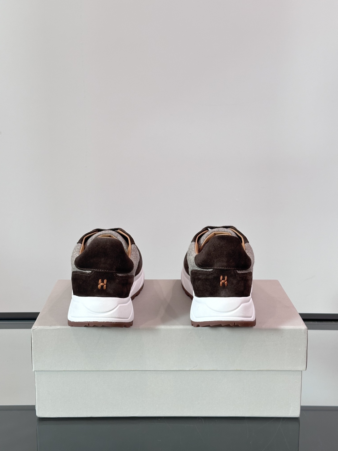 Henderson意大利品牌休闲运动鞋👟，Henderson的鞋履不仅舒适，还超级百搭。无论是职场、约会