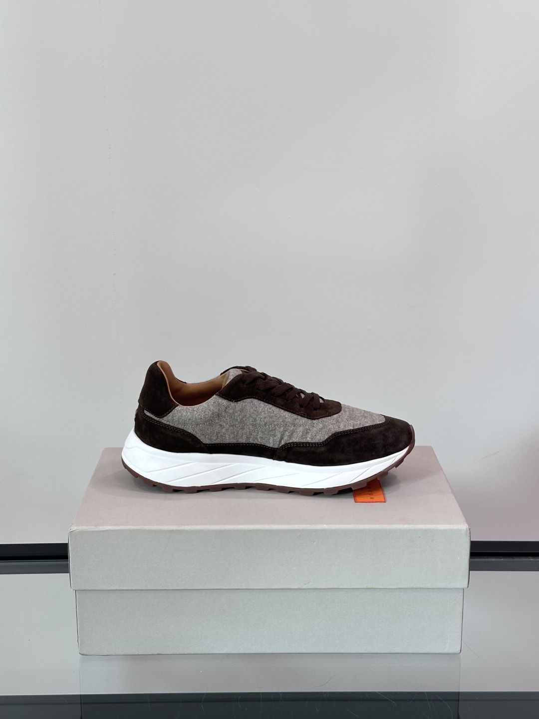 Henderson意大利品牌休闲运动鞋👟，Henderson的鞋履不仅舒适，还超级百搭。无论是职场、约会