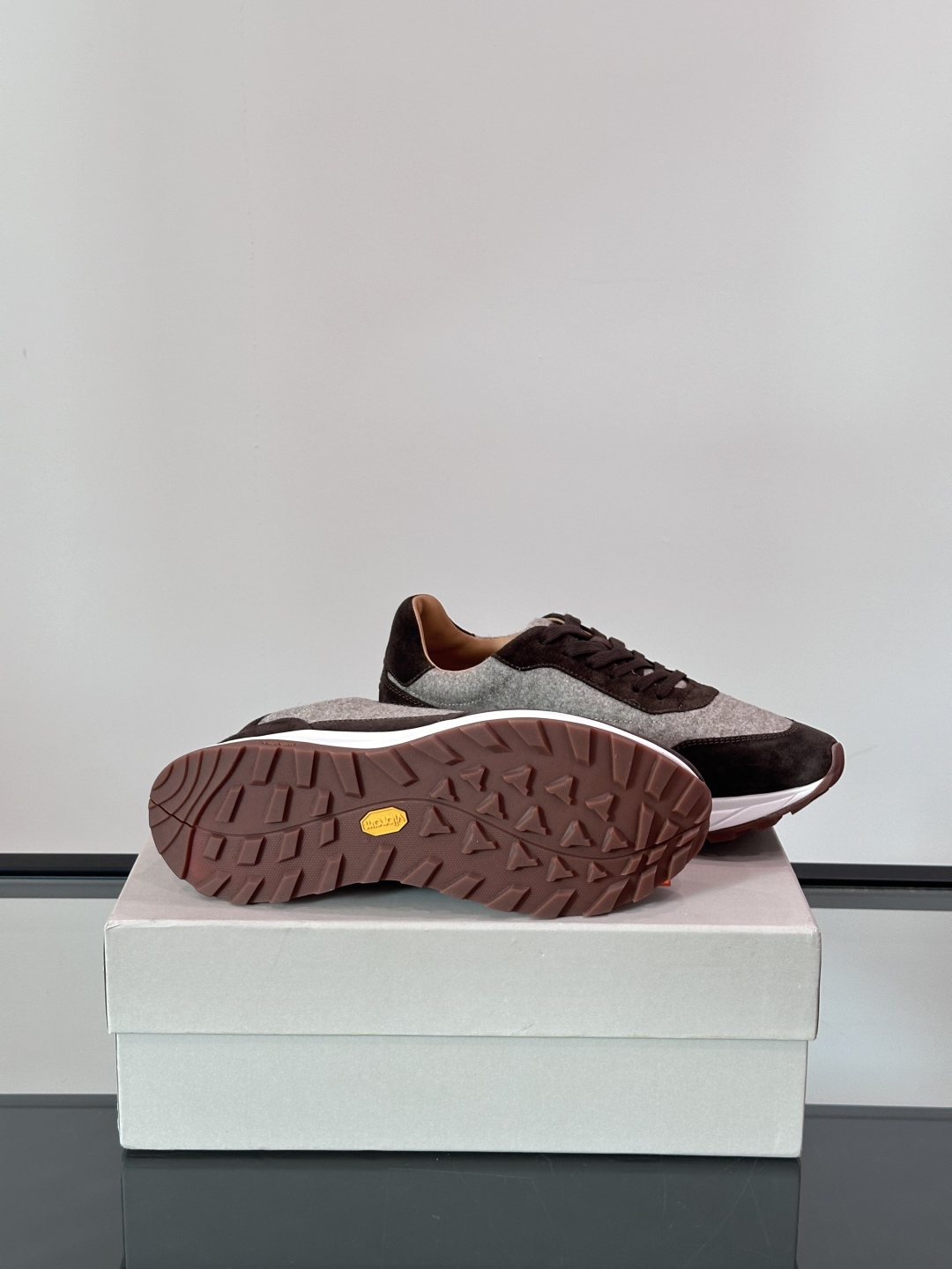 Henderson意大利品牌休闲运动鞋👟，Henderson的鞋履不仅舒适，还超级百搭。无论是职场、约会