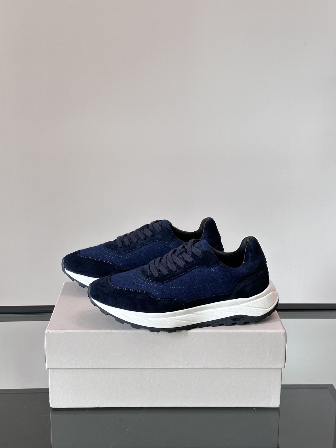 Henderson意大利品牌休闲运动鞋👟，Henderson的鞋履不仅舒适，还超级百搭。无论是职场、约会