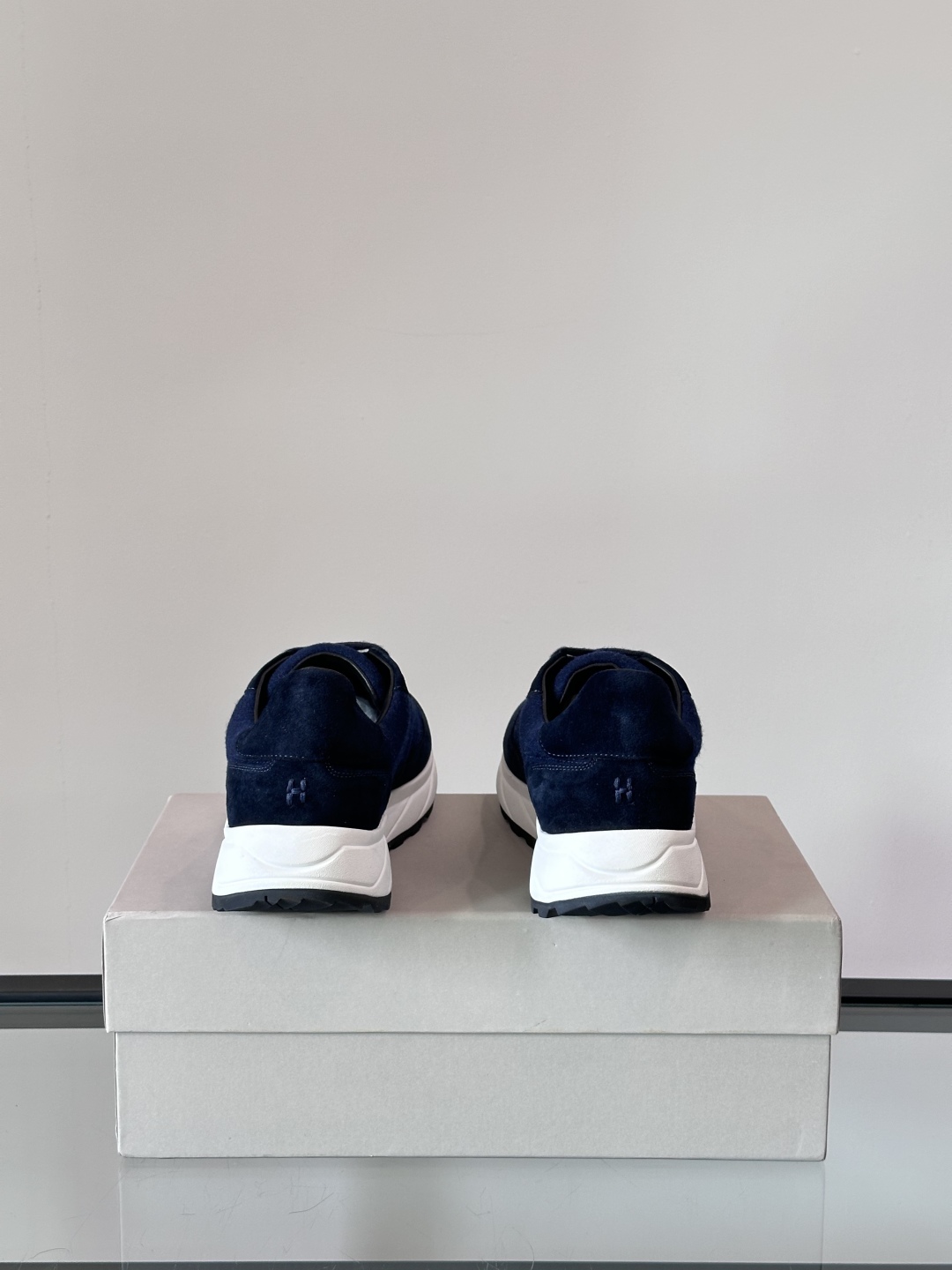 Henderson意大利品牌休闲运动鞋👟，Henderson的鞋履不仅舒适，还超级百搭。无论是职场、约会