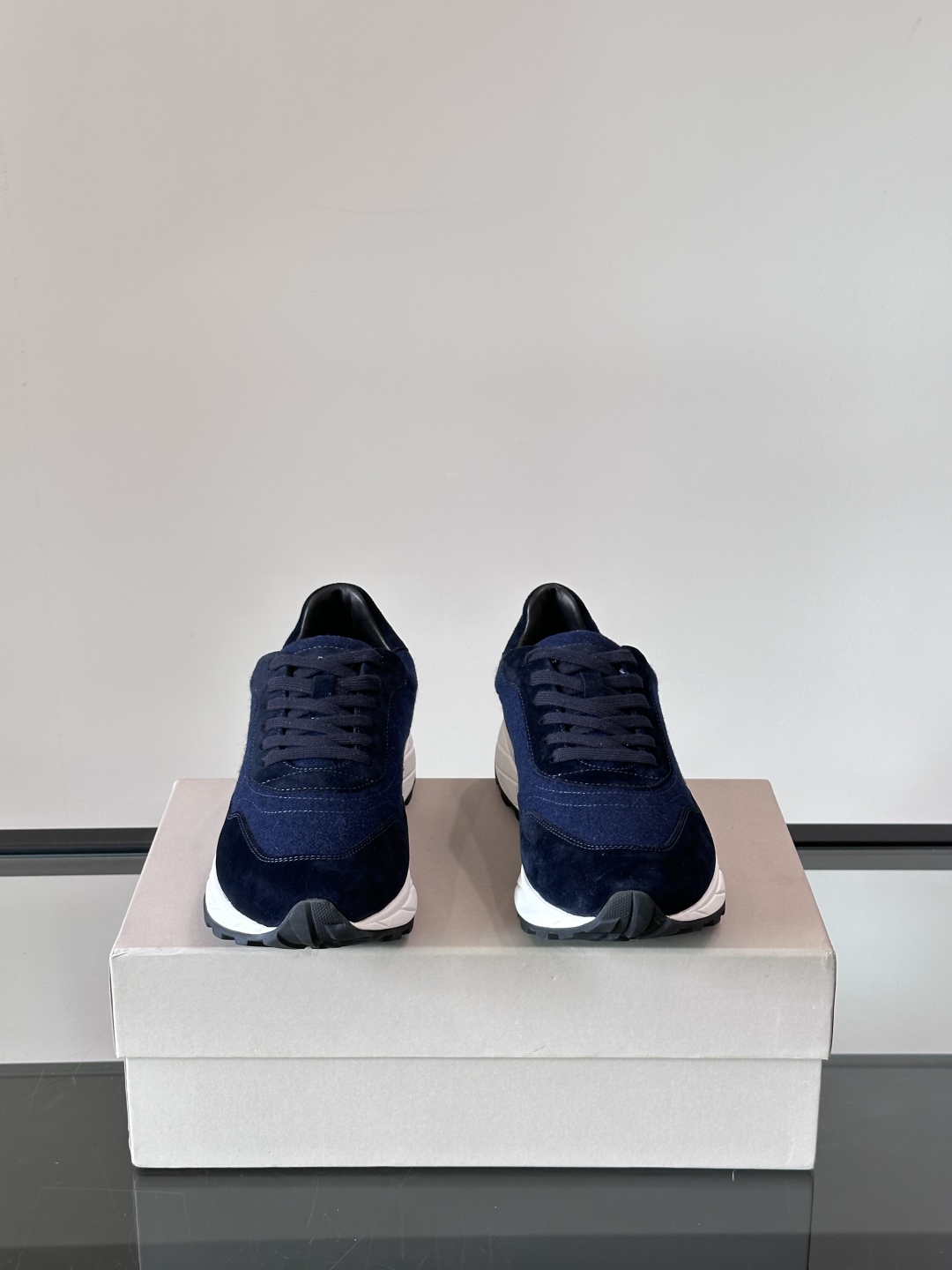 Henderson意大利品牌休闲运动鞋👟，Henderson的鞋履不仅舒适，还超级百搭。无论是职场、约会
