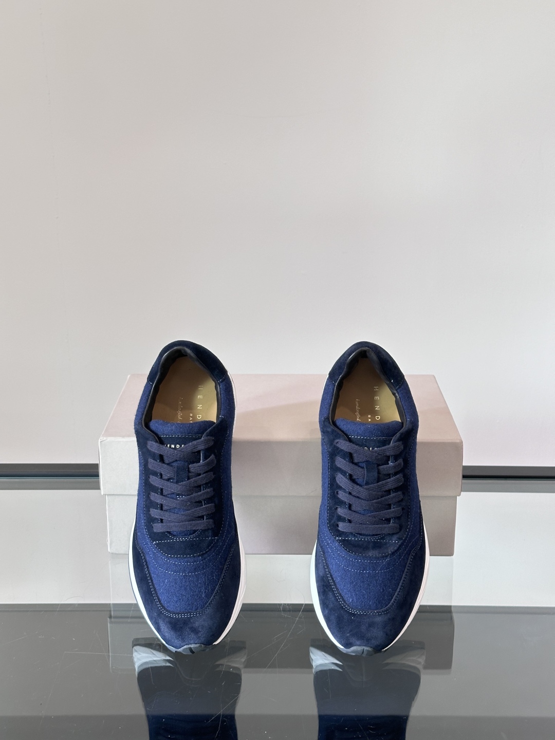Henderson意大利品牌休闲运动鞋👟，Henderson的鞋履不仅舒适，还超级百搭。无论是职场、约会