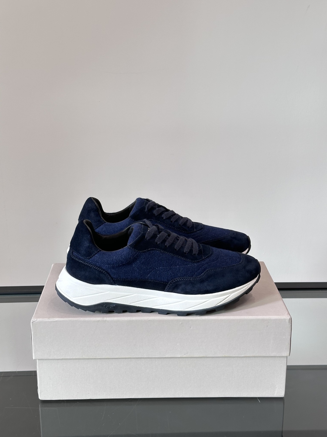 Henderson意大利品牌休闲运动鞋👟，Henderson的鞋履不仅舒适，还超级百搭。无论是职场、约会